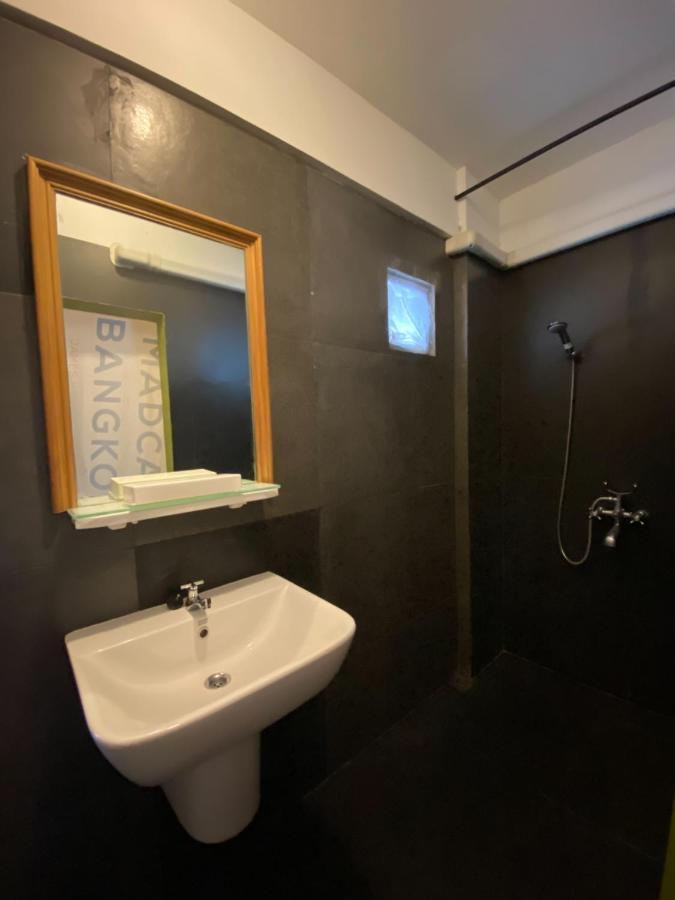 T-House Bkk 2Floors Near Bts With Swimming Pool And Free Wifi Hotel Банкок Екстериор снимка
